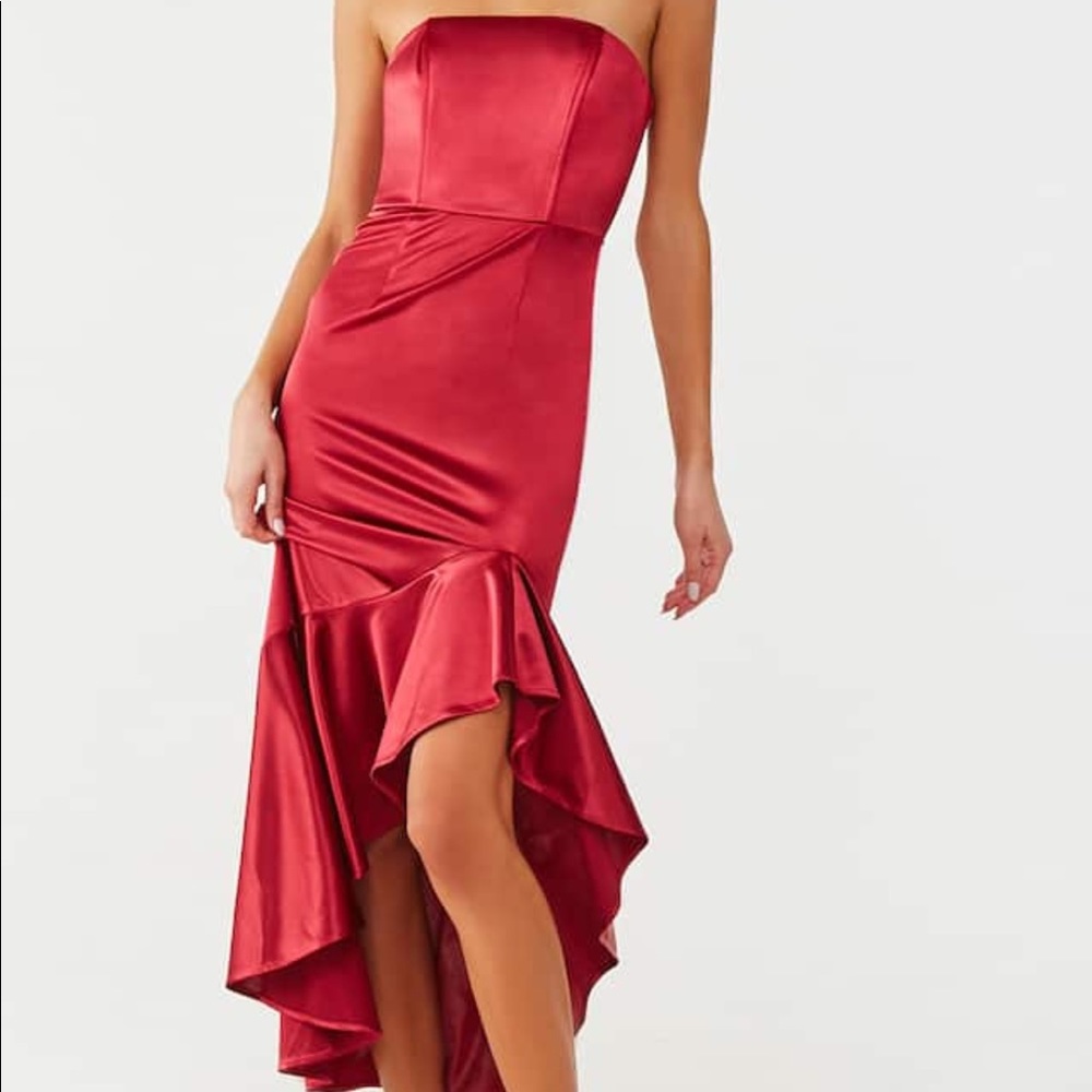 ❤️💗💜Satin red dress  high low dress w/ ruffle bottom.
